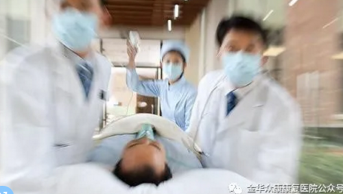 給妻子割喉自己再跳樓，生死一線間